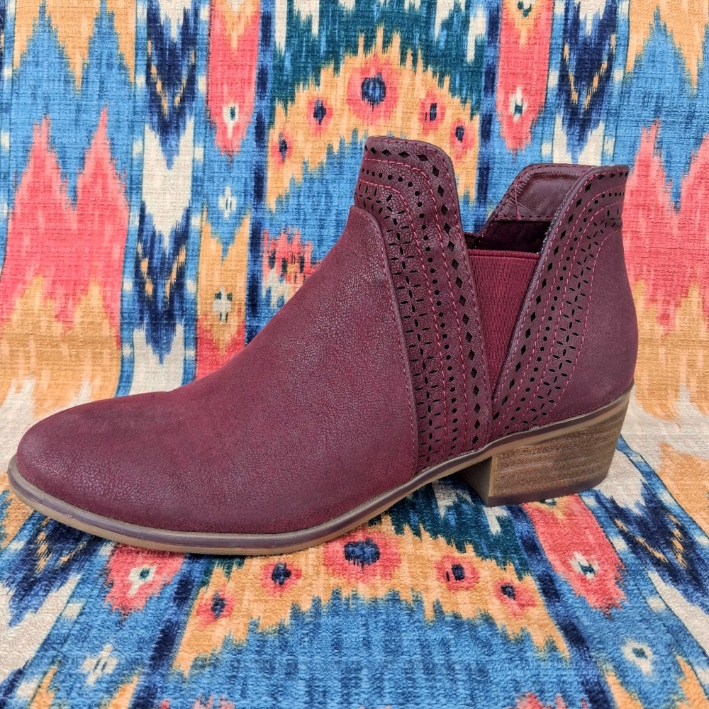 Mia Womens "Jayden" Burgundy Pull On Ankle Boots Size 7 Faux Suede
